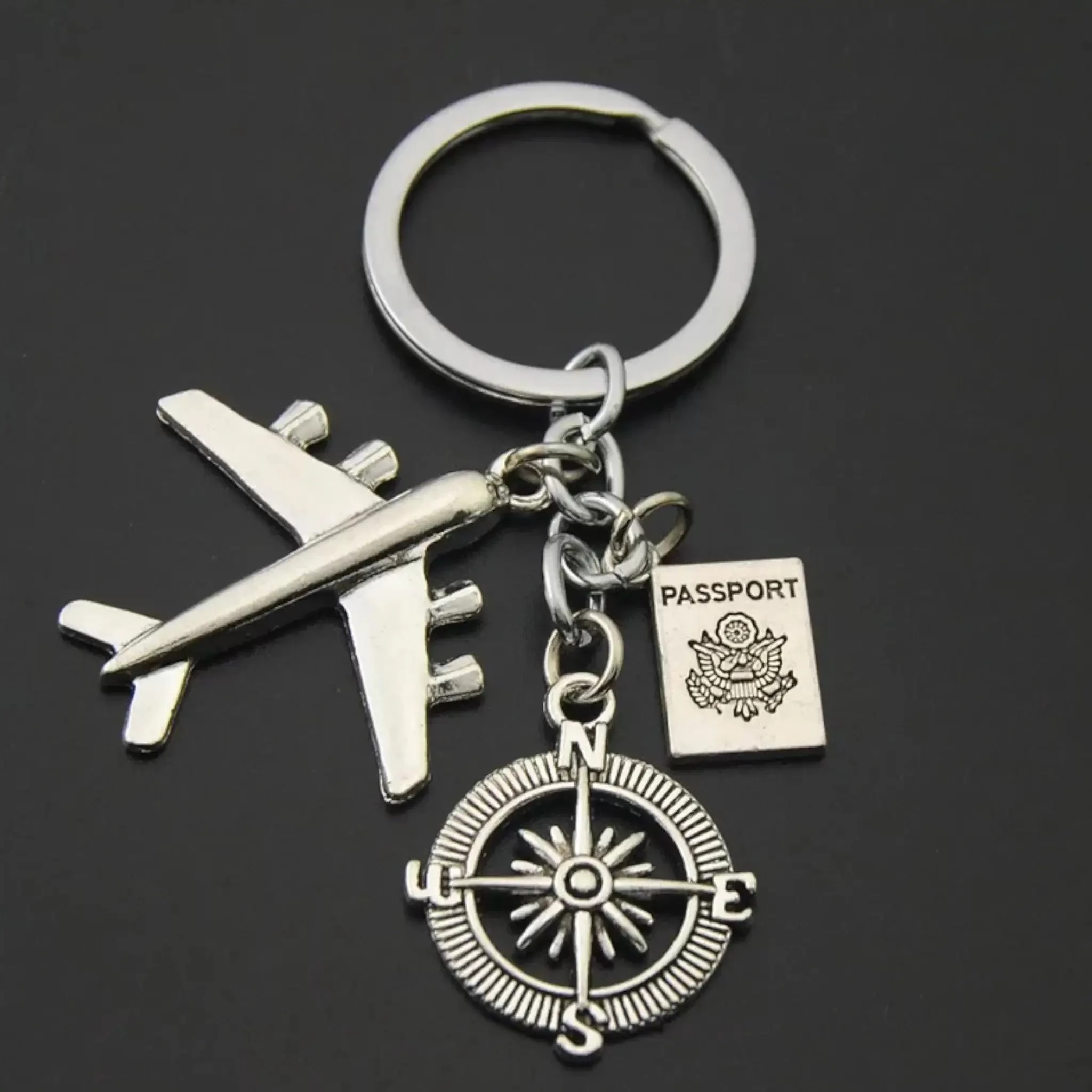 PORTE-CLÉS MILITAIRE AVEC DES CHARMES – Image 2